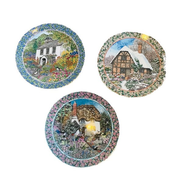 Royal Worcester Other - Set of three royal worcester cottage plates
